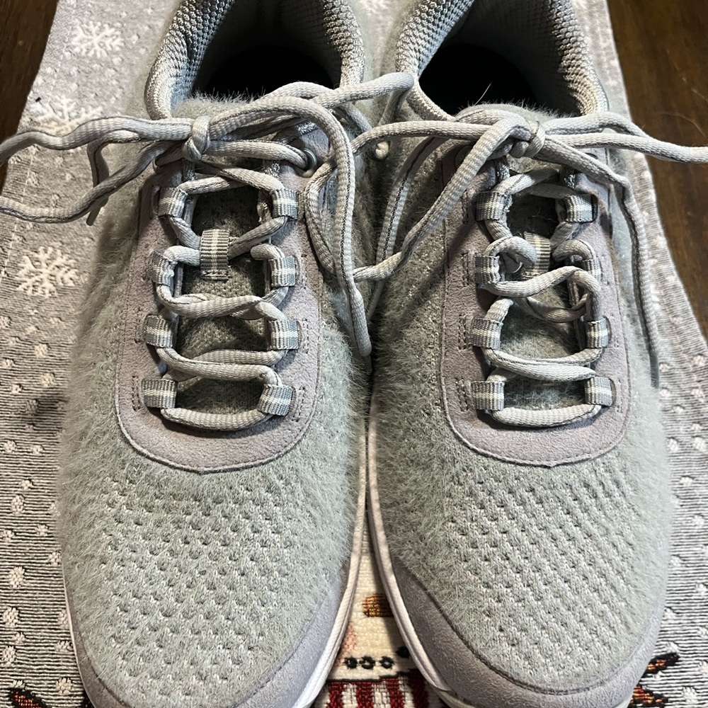 Women’s Light Gray Knit Lace-Up Sneakers